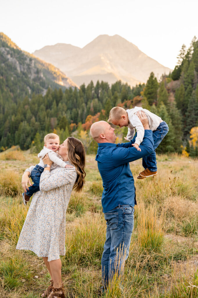 Cozy winter family session Tibble Fork Utah