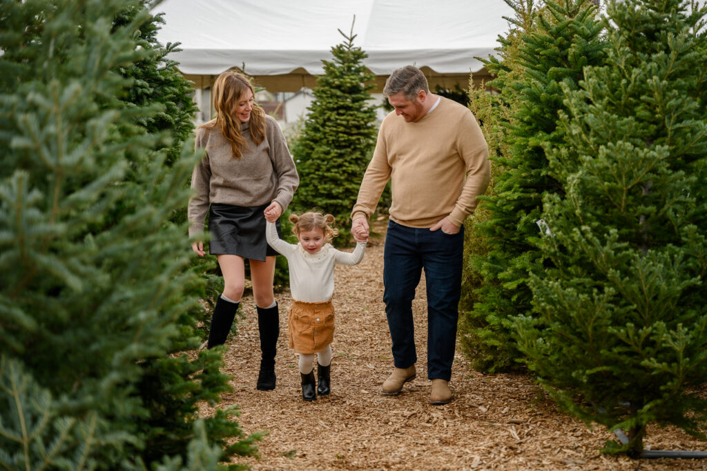 Coordinated family photo outfits for every season Utah what to wear for christmas card pictures